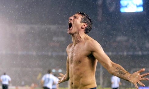 Martin Palermo giải cứu Maradona và Argentina